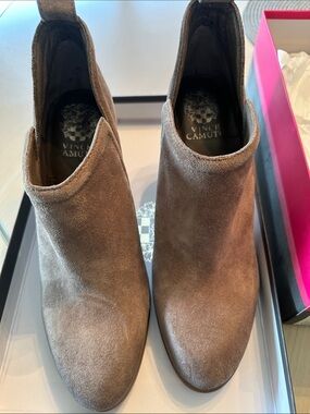 Vince Camuto foxy verona Taupe Suede Ankle Booties